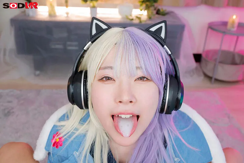 【VR】【8K】お布施しまくったら人気レイヤー配信者と夢のオフパコ成立！僕のチ●ポがドストライクすぎてアクメ痙攣を繰り返す！！ 皆月ひかる 画像3