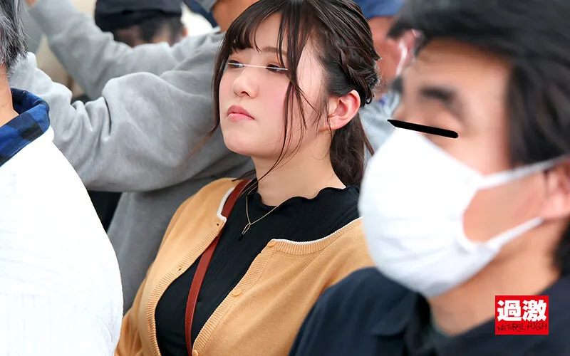 頑なに乳首を隠す巨乳女子の両手が感じてノーガードになるまでオイル揉みしまくれ！ 画像3