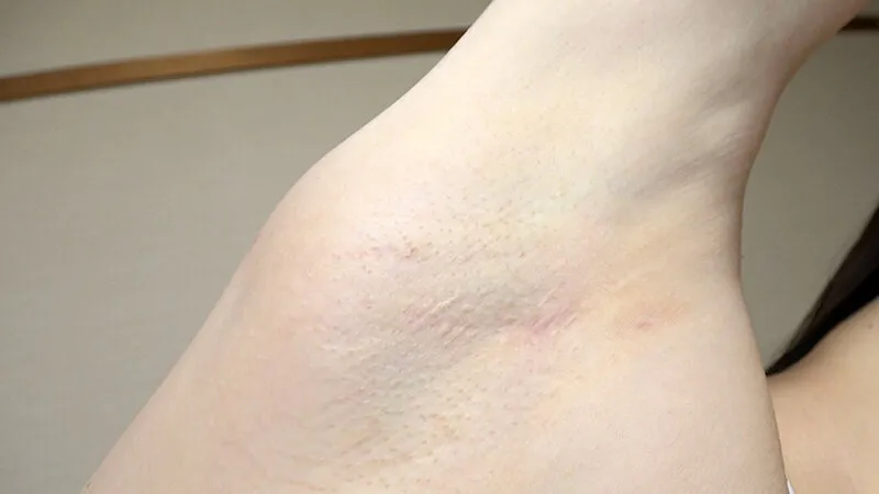 石川陽波 濡れてテカってピッタリ密着 神競泳水着 可愛い女子の競泳水着姿をじっとりと堪能！着替え盗撮から始まり貧乳から巨乳にパイパン、ハミ毛、ジョリワキ等のフェチ接写やローションソーププレイや競泳水着ぶっかけ等を完全着衣で楽しむAV 画像2