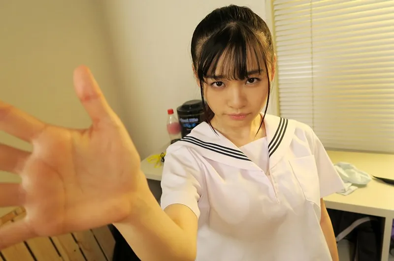 【VR】「皆には黙っててあげるから、アイツみたいに僕にもヤラせて」って、まだ告白してないだけでたぶん両想いな部活の女子マネに男らしく告白してみた。 花音うらら 画像6