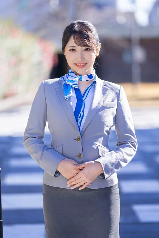 働く女AV出演ドキュメント 現役国際線キャビンアテンダント あすかさん（24歳）170cm高身長、Gカップ巨乳、デカ尻90cm、黒パンスト美脚―。マジックミラー便では口説けなかったハイスペックなCAが交渉の果てに最初で最後のAV DEBUT 画像2
