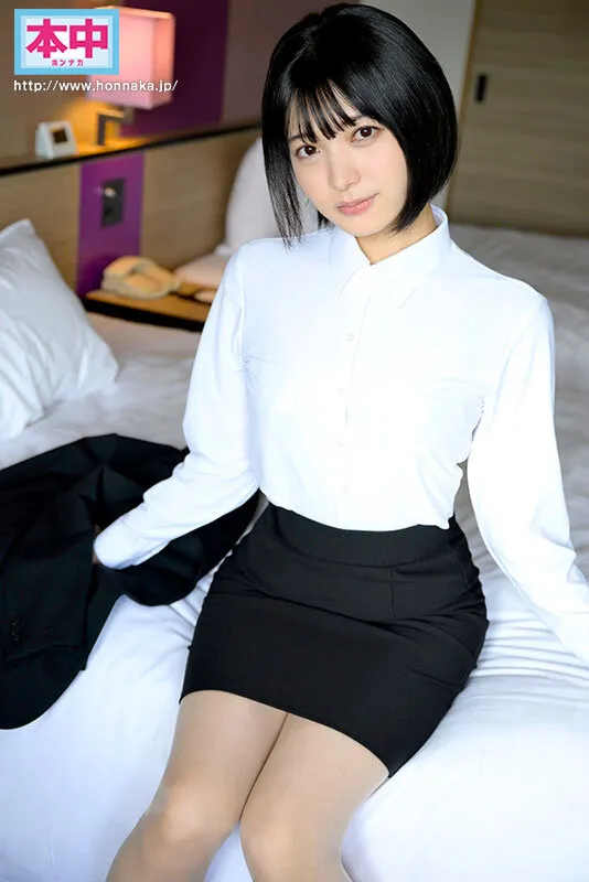 いいなり就活生 企業の採用担当の僕の元に呼べばすぐ来る女子大生を同学年の彼氏とはしない中出しで寝取ってやった 虹村ゆみ 画像1