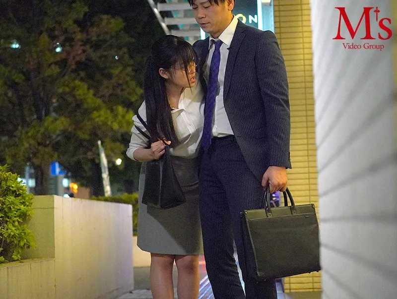 田舎から夢を追って上京したはずがいつの間にか同じ会社のイケメンクズ野郎のクズチ○ポに完堕ちしていたボクの彼女。 遠距離NTR 椿りか 画像2