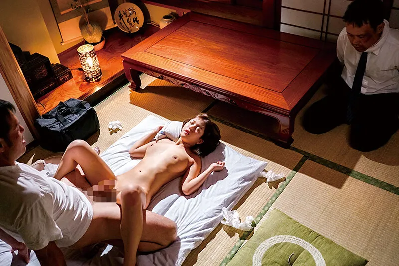 出所直後の巨根男に自宅に居座られ服役中に溜まりまくった精子を夫の目の前で明け方まで何発もぶち込まれた妻 乃木絢愛 画像7