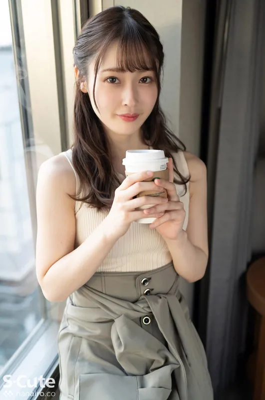 天然美月のどれがお好き？制服×OLスーツ×私服 画像15