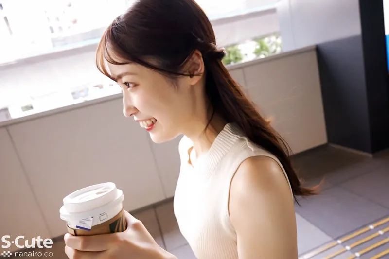 天然美月のどれがお好き？制服×OLスーツ×私服 画像16