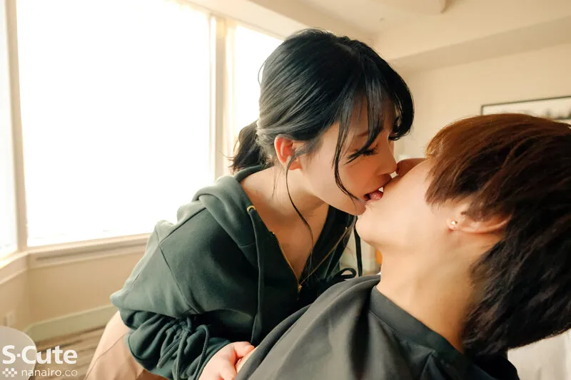 街で見た八重歯の美少女は美乳で騎乗位のすごい女の子でした。逢月ひまり 画像13